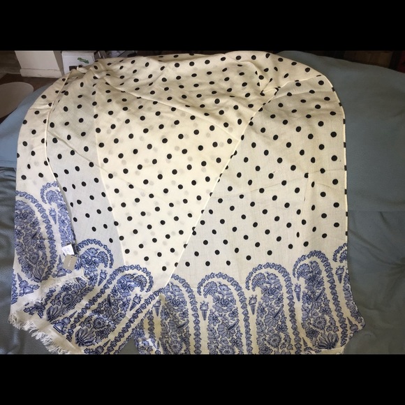 New J Crew scarf with Tags attached. - Picture 3 of 4